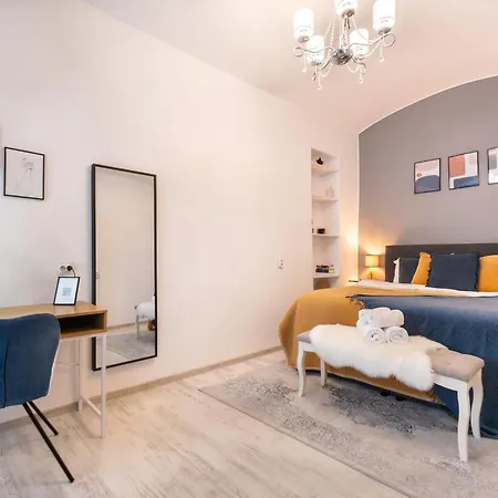 Historical Townhouse - Hypercenter