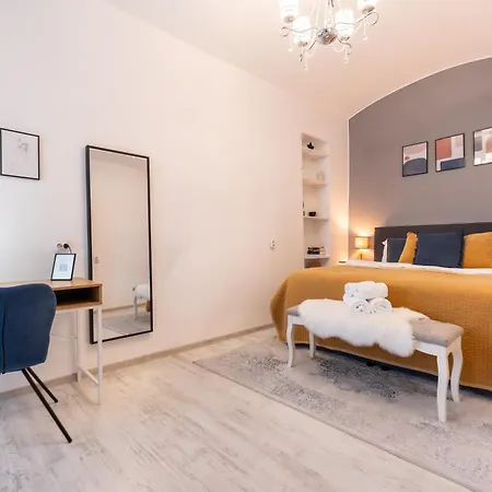 Historical Townhouse - Hypercenter Apartment Cluj-Napoca