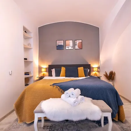 Historical Townhouse - Hypercenter * Cluj-Napoca